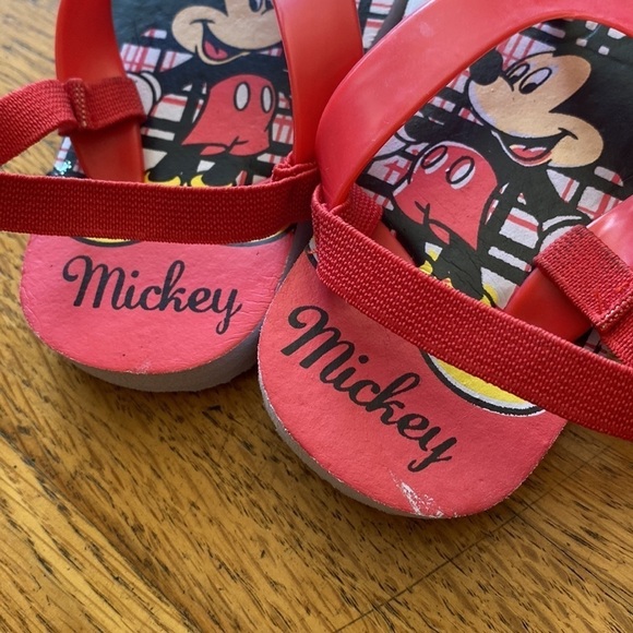 Mickey Mouse Red Sandals Unisex Size 5 - Picture 7 of 7